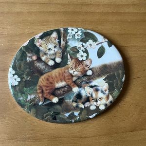 Three Kittens in a Tree Decor
